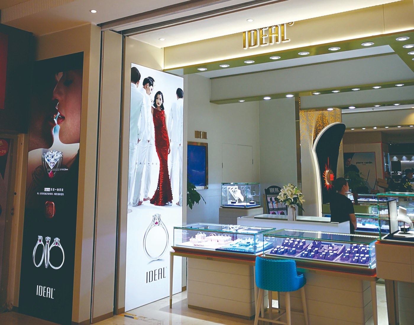 低成本提连锁店辨识度!发光字搭配技巧，小投入大效